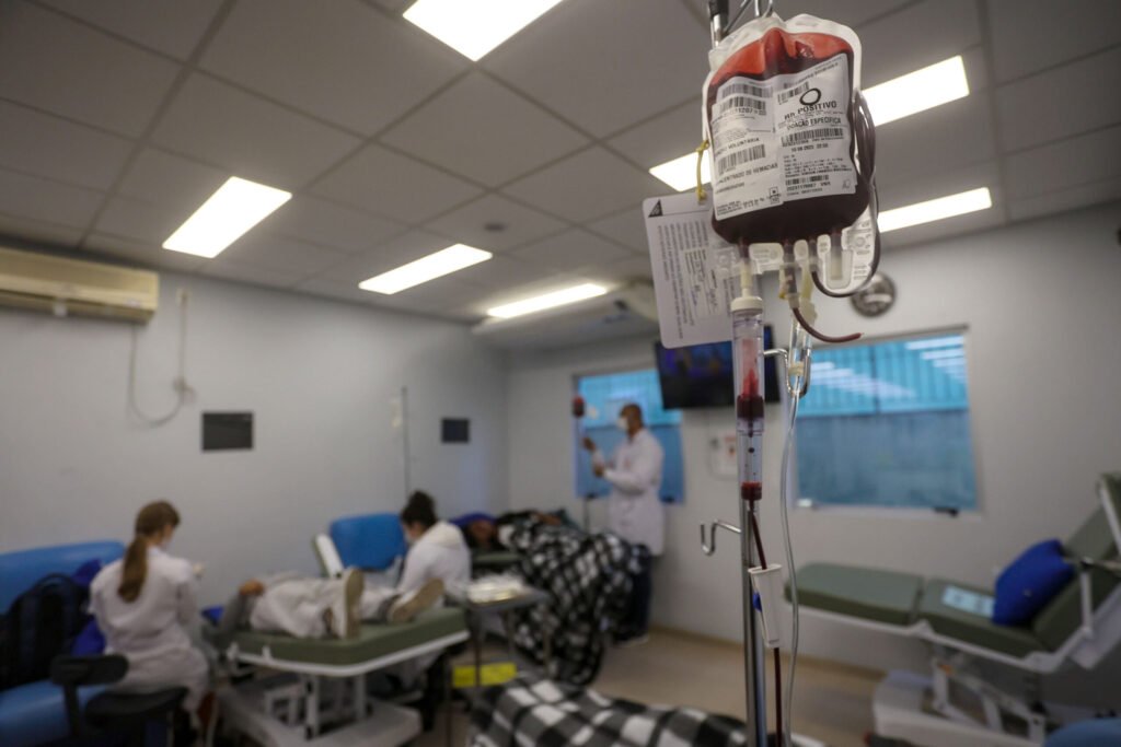 Transfusão de sangue no Hemepar.Foto Gilson Abreu/Aen